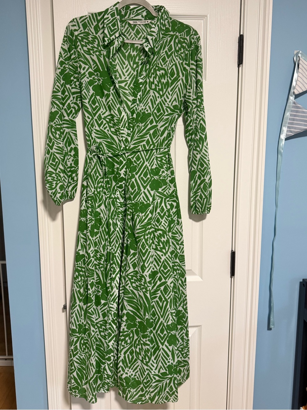 Zara Green Printed Maxi Dress with Long Sleeves - Picture 2 of 3